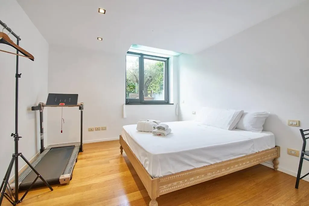 Appartamento Ampia Casa Indipendente Con Giardino Privato Milano