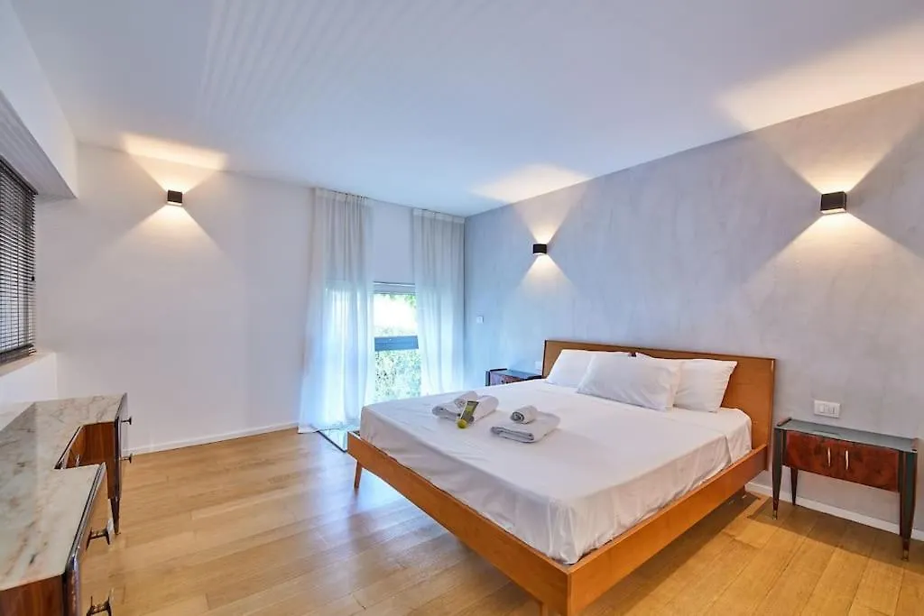 Appartamento Ampia Casa Indipendente Con Giardino Privato Milano